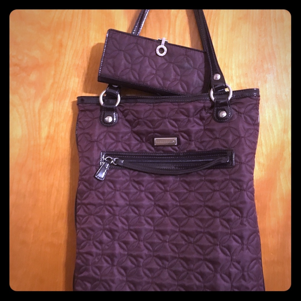 Like New Vera Bradley Bag with Wallet 13”H x 10”L